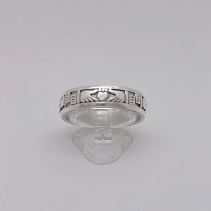 Sterling Silver (925) Claddagh Wedding Band (7mm)